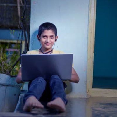 project aims to find the best educational alternative for refugee students