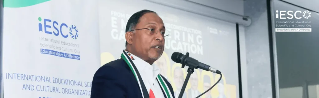 YB Dato’ Seri Diraja Dr. Zambry Abdul Kadir, the Malaysian Minister of Higher Education wears the palestinian flag