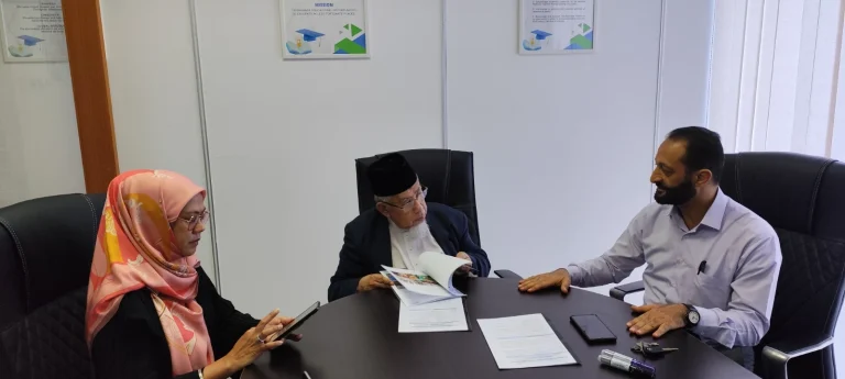 MAPIM President Tuan Mohd Azmi Discusses Palestinian Education with IESCO