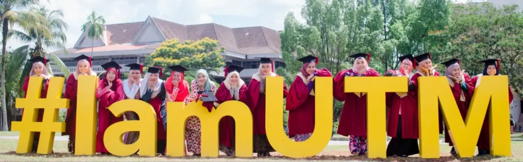 Universiti Teknologi Malaysia students posing for a photo